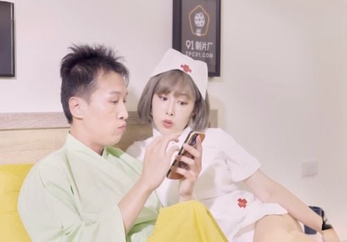 Clip nóng bỏng giữa y tá Li Nana và bệnh nhân trong phòng khám bị lộ