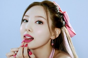 Đại gia chi tiền để tận hưởng cô gái nóng bỏng TWICE Nayeon