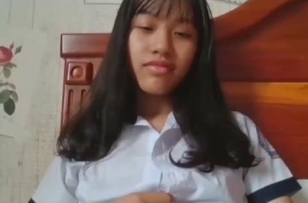 Em gái nứng lồn chỉ thích cặc to dài